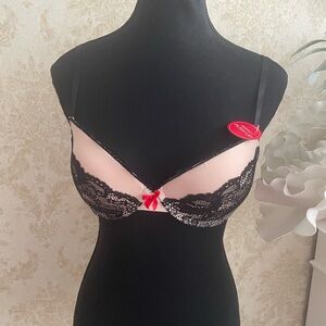 BNWT Marilyn Monroe push up bra
